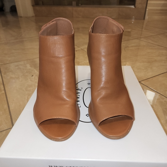 Steve Madden Tan nonstp heels - Picture 2 of 5